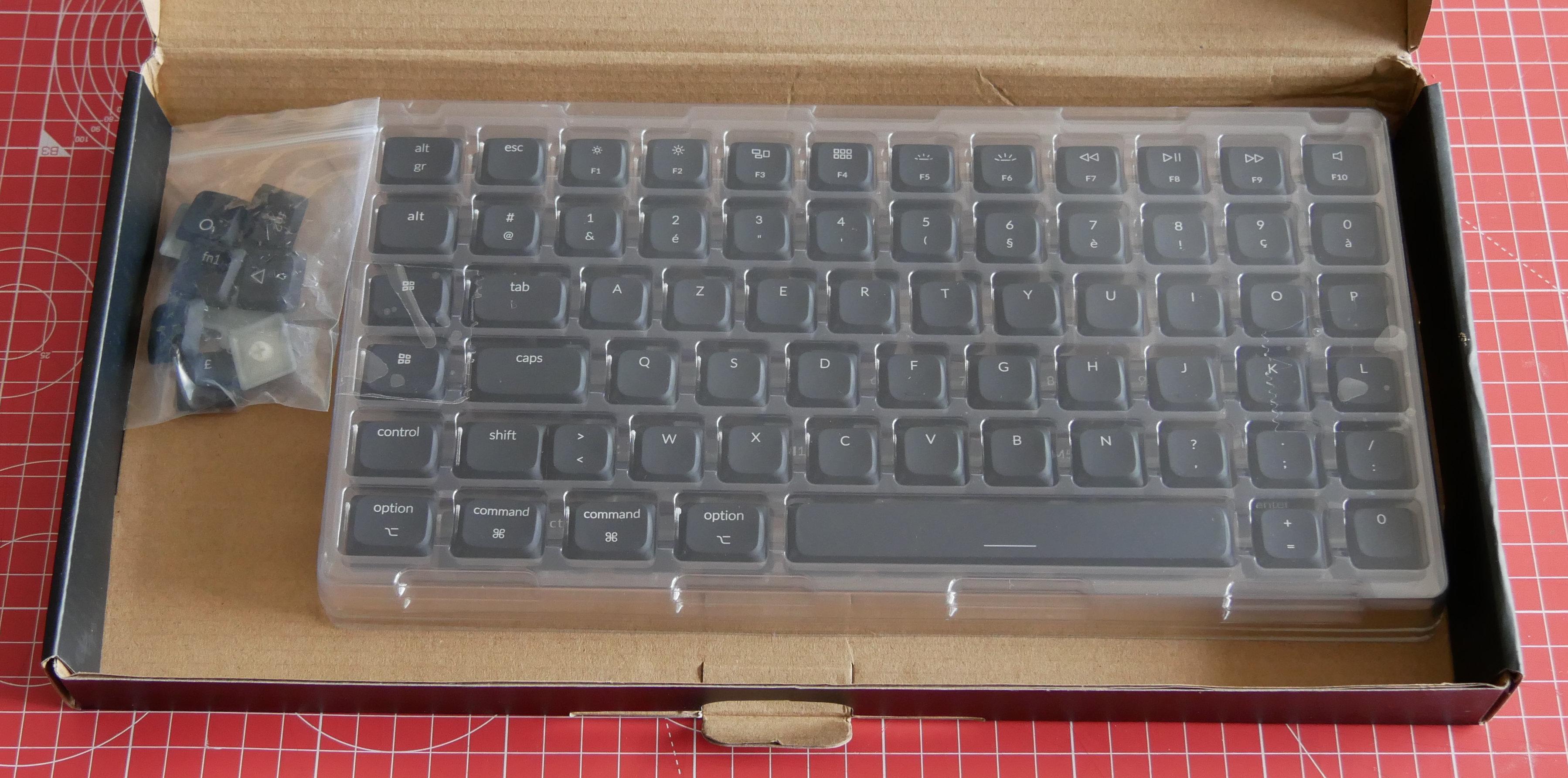 Contenu de la boîte d'un jeu de chapeaux de touche pour le clavier Keychron K3 Pro