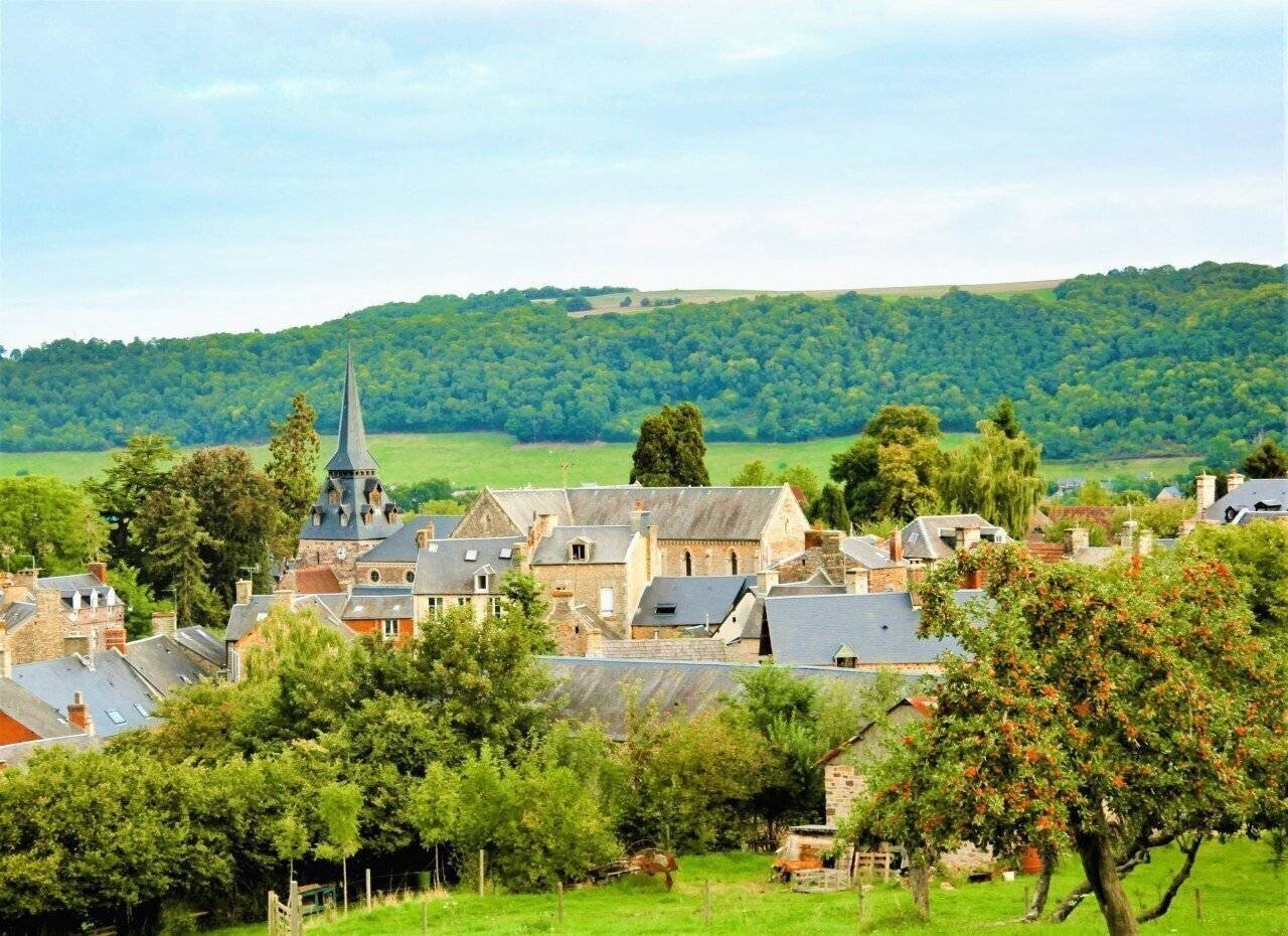 Saint-Antoine-l’Abbaye, village préféré des Français 2025