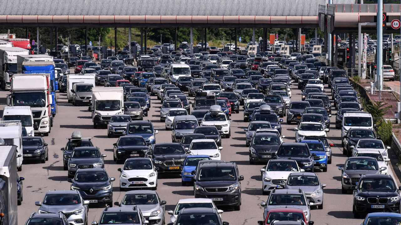 Bouchons et embouteillages sur une route française