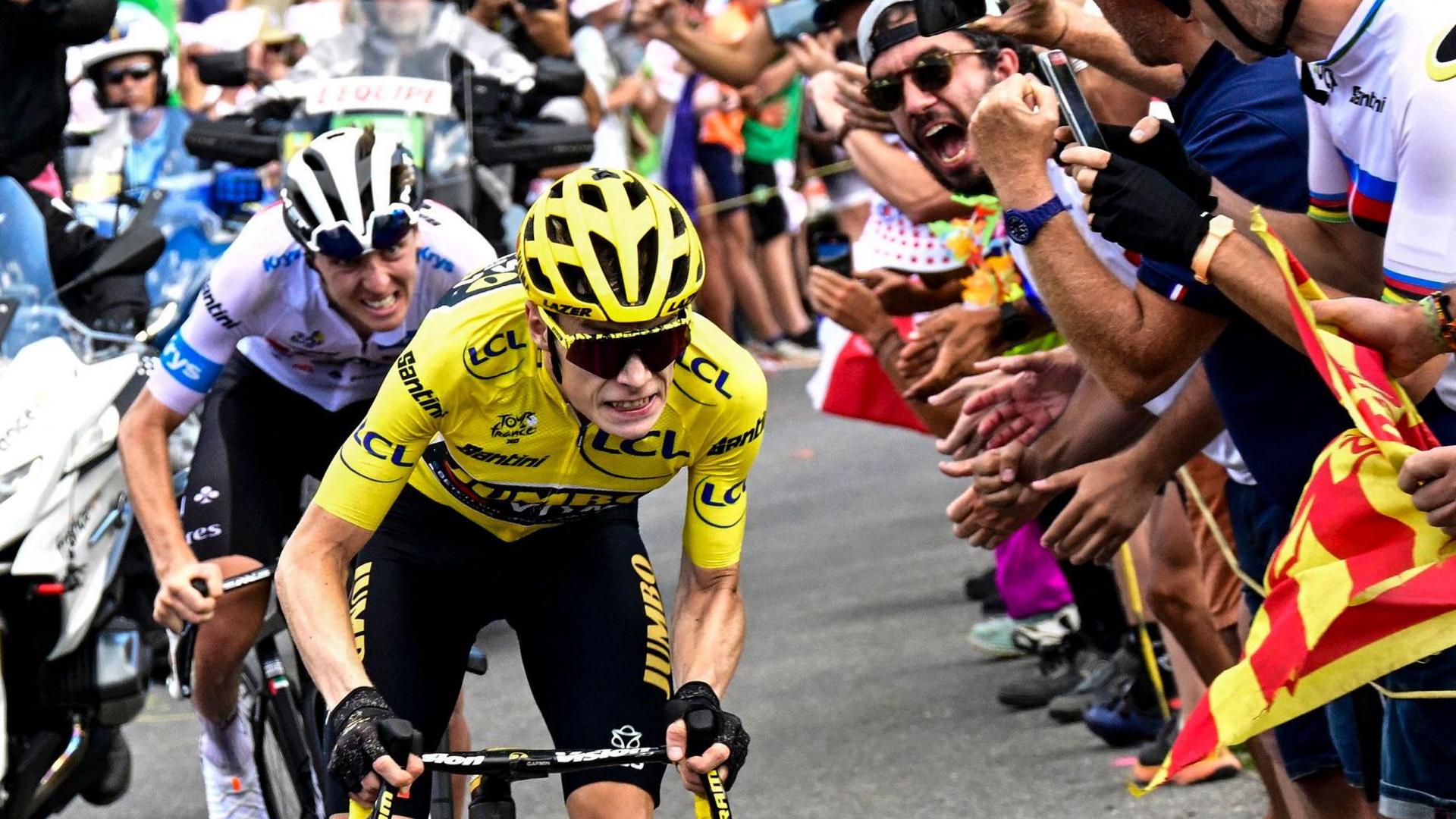Jonas Vingegaard en compétition contre Tadej Pogacar au Tour de France