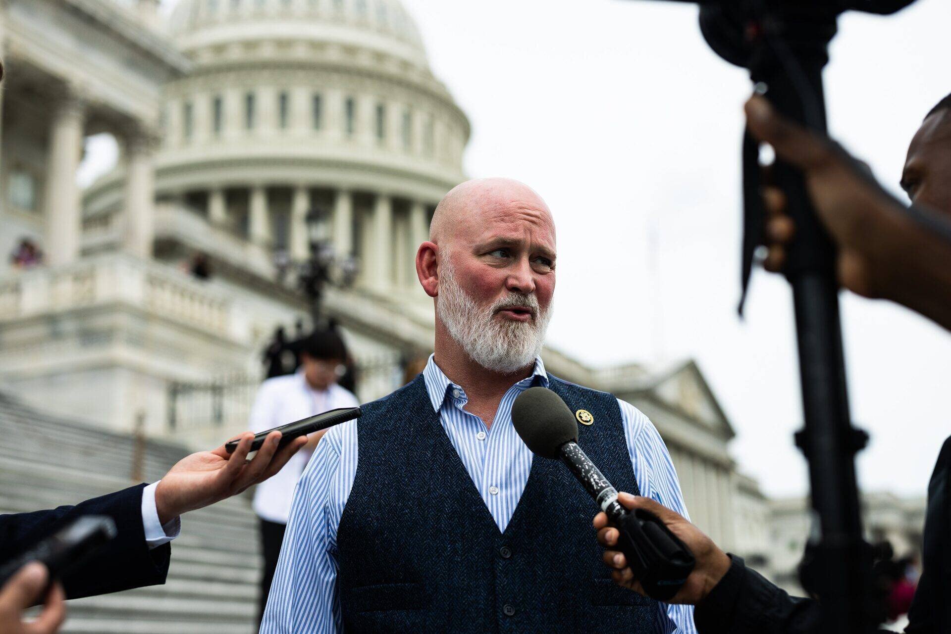Républican Rep. Derrick Van Orden a supprimé un post qui semblait célébrer le fait que des millions allaient probablement perdre leur assurance santé.
