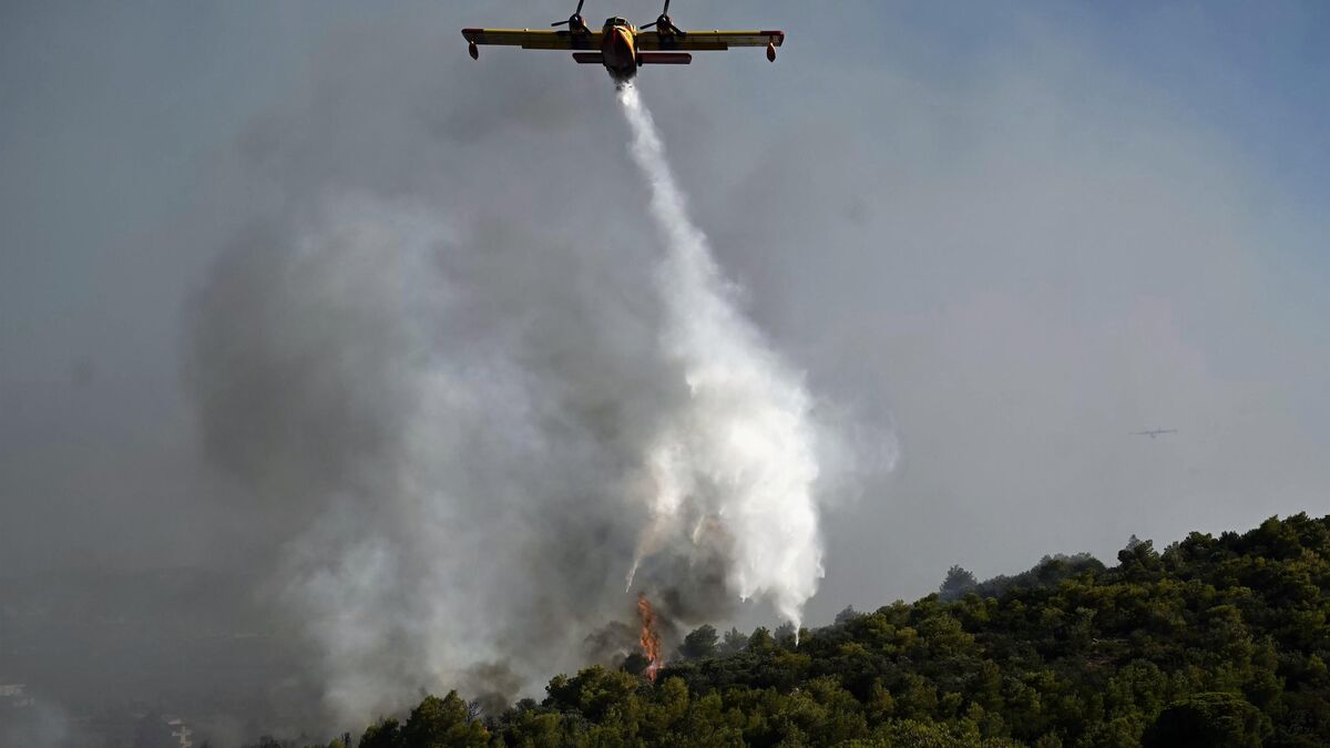 Incendie près d'Athènes, maisons évacuées