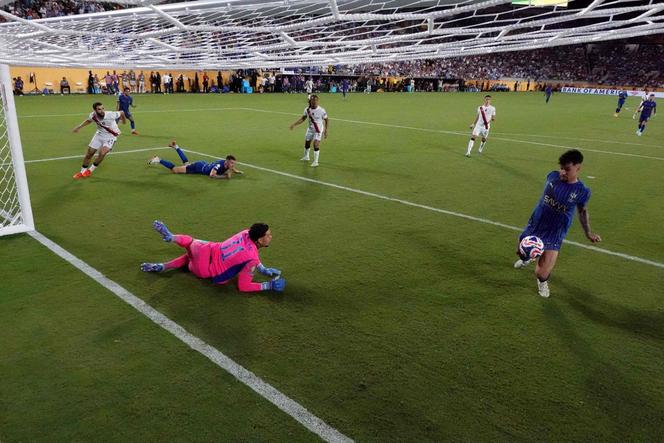 Le joueur d’Al-Hilal Marcos Leonardo marque le but de la victoire contre Manchester City lors de la Coupe du monde des clubs à Orlando (Floride), le 30 juin 2025.