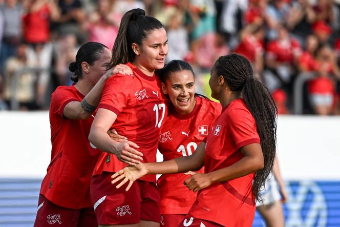 Les footballeuses suisses lors de leur dernier match de préparation avant l’Euro, remporté 4-1 face à la République tchèque, à Winterthur, en Suisse, le 26 juin 2025.