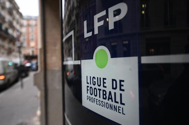 Devant le siège parisien de la Ligue de football professionnel, le 1ᵉʳ février 2021.