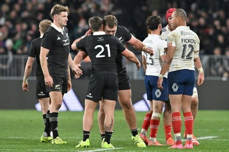 Rugby : le XV de France face aux All Blacks à Dunedin