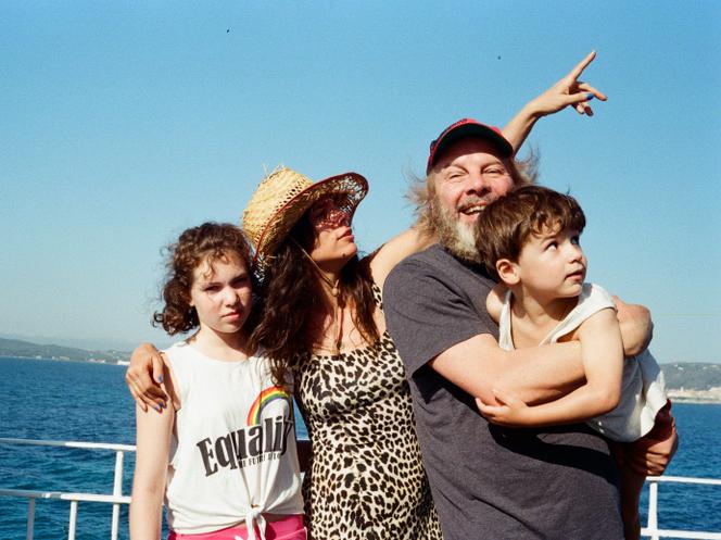 Bérénice Vernet, Sophie Letourneur, Philippe Katerine et Esteban Melero dans L’Aventura