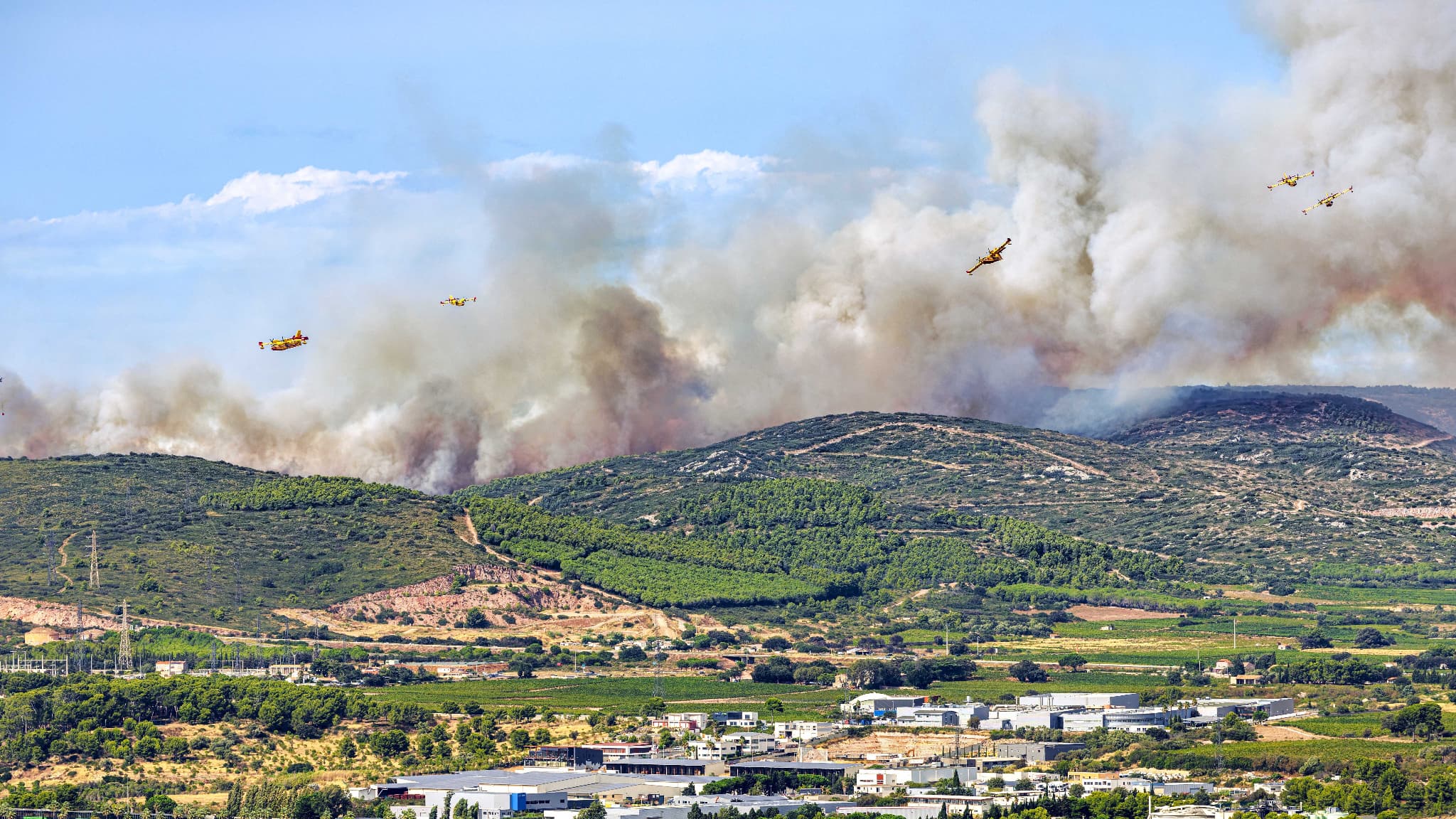 Canadairs en intervention contre l'incendie dans l’Hérault