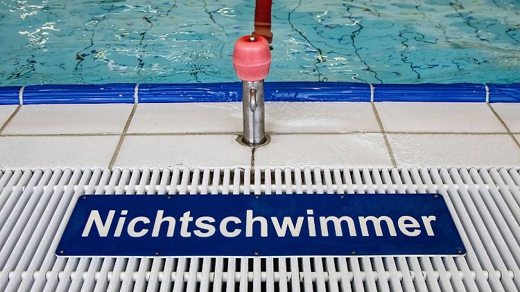 Fünf Prozent der Erwachsenen in Deutschland geben zu, dass sie nicht schwimmen können.