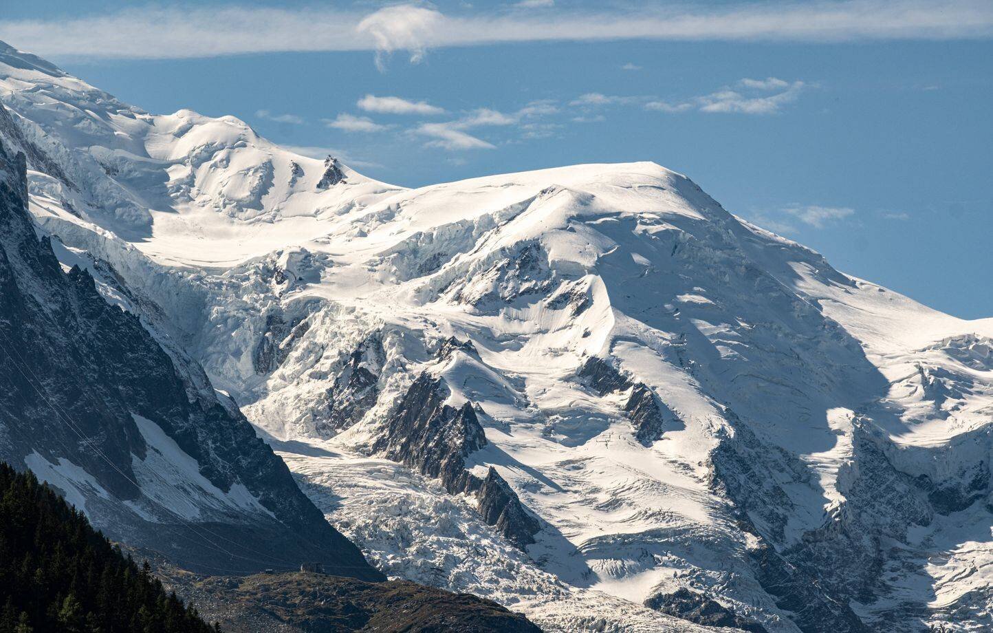 Mont-Blanc avec glaciers en retrait et le sommet en arrière-plan