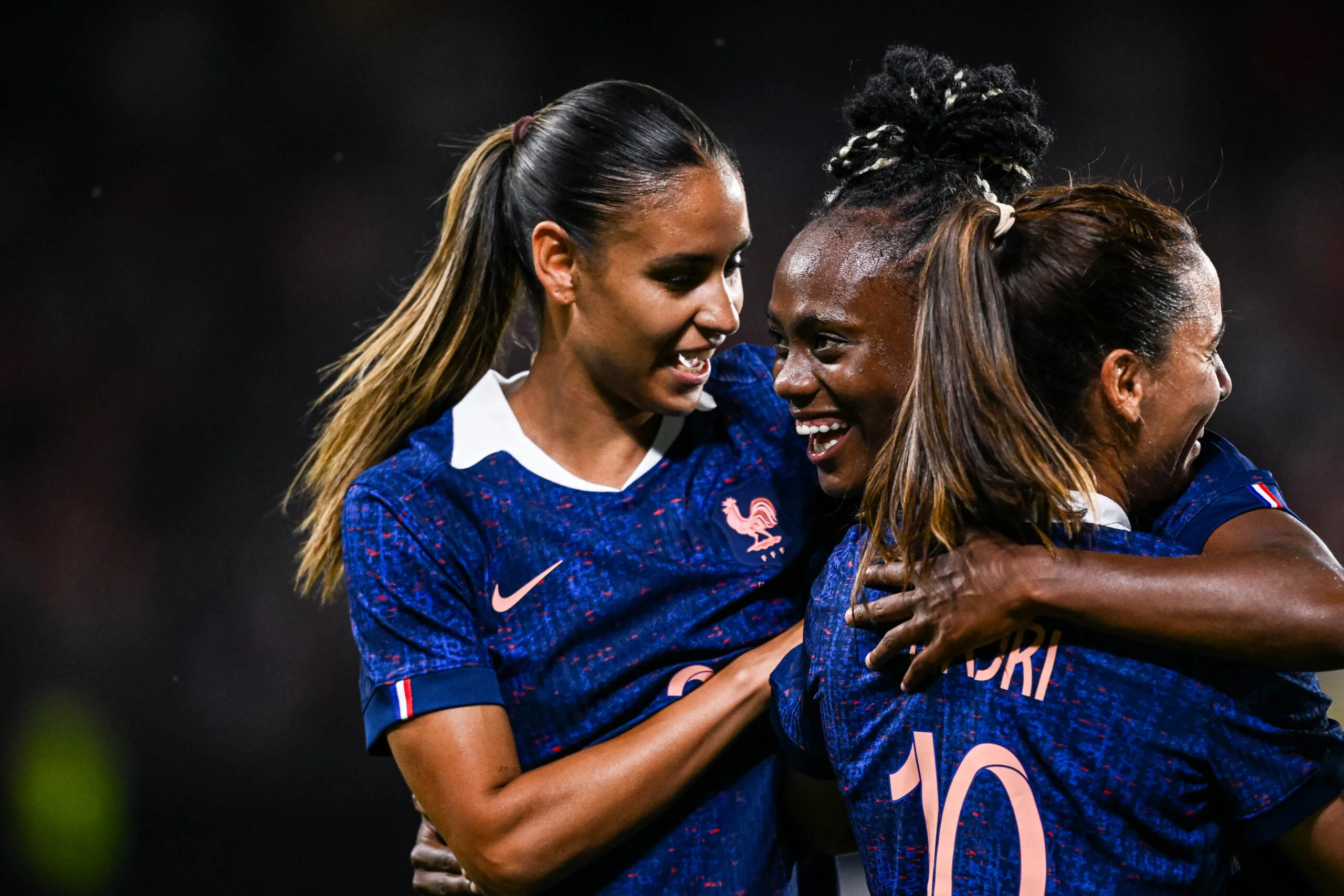 Avec Malard et Lakrar, espoir pour l'équipe de France féminine