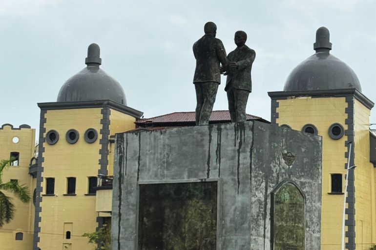 Statue de Jimmy Carter et Omar Torrijos à Panama City