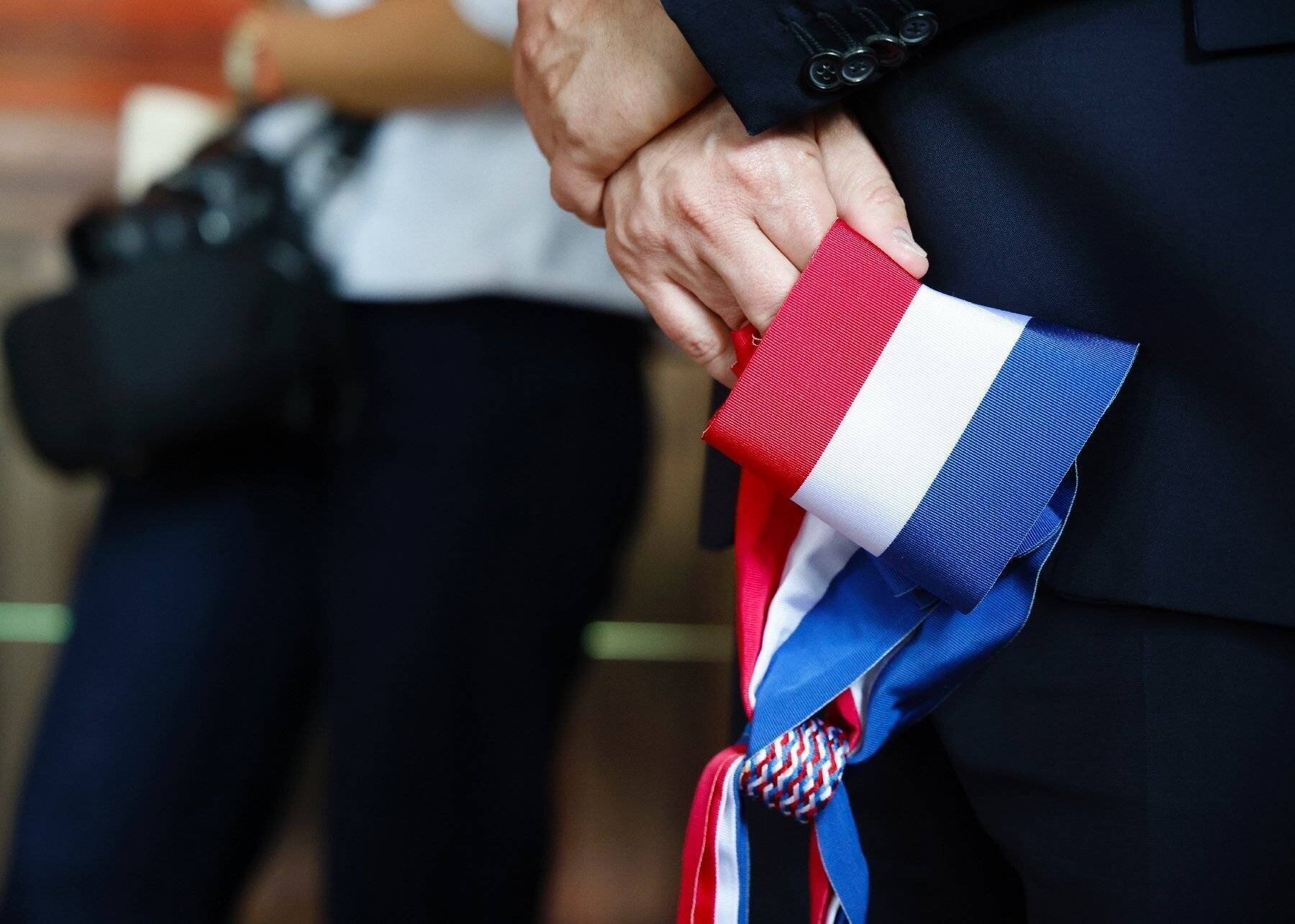 Mairie et élus locaux en discussion