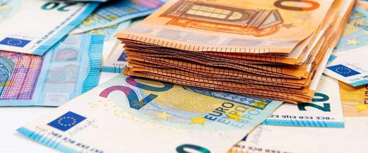 Victime et fraudeur lors de la procédure judiciaire