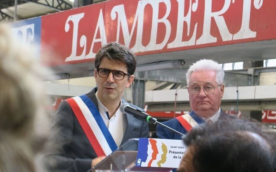 Saint-Denis (Seine-Saint-Denis), le 9 octobre 2024. Le maire PS Mathieu Hanotin (à gauche) veut porter plainte contre X et pourrait le faire également contre les comptes des réseaux sociaux qui ont partagé l’affiche menaçante.