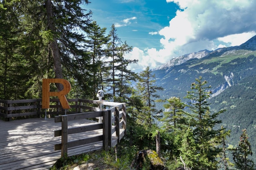 Plate-forme d'observation du Bisse du Ro près de Crans Montana.