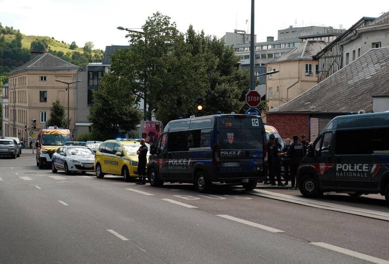 Policiers intervenant lors de l'incident à Rouen