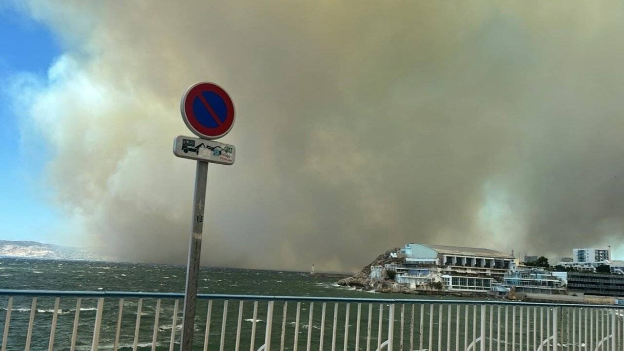 Pompiers en intervention lors d’un incendie dans le sud de la France