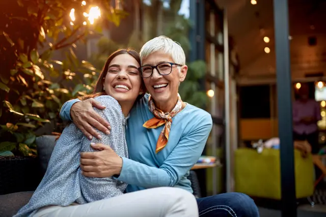 Si une femme a mère, sœur ou fille avec cancer de l'ovaire, elle doit faire un test génétique