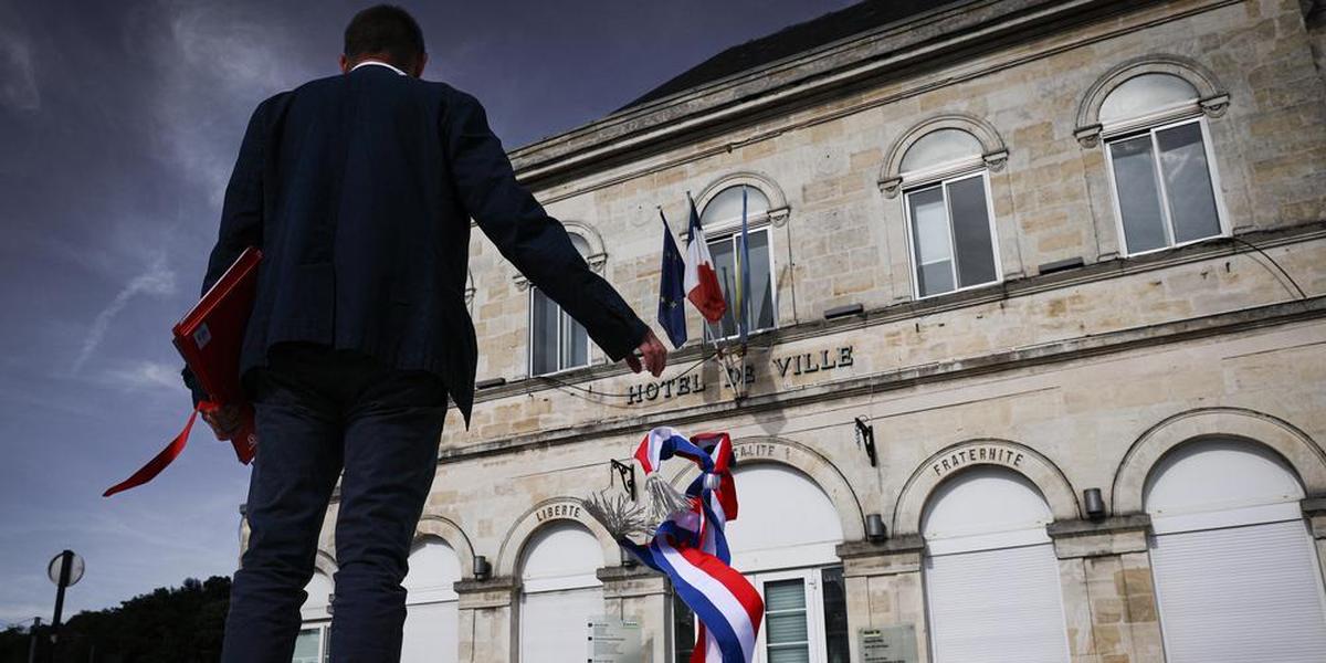 Députés en séance parlementaire lors du vote sur l'indemnité des élus locaux