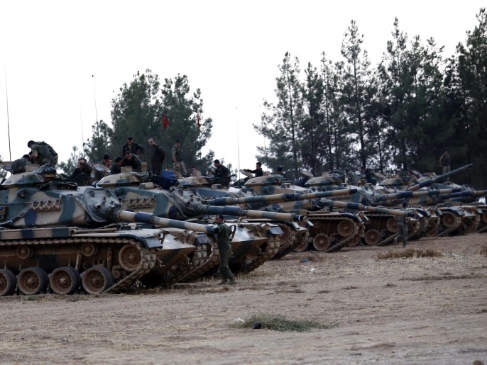 Soldats turcs sur des chars à la frontière syrienne lors d’une offensive contre l’Etat islamique, district de Karkamis, Gaziantep, Turquie, 24 août 2016