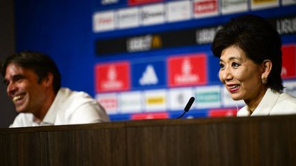 Michele Kang et Michael Gerlinger, le duo exécutif de l'OL, le 9 juillet 2025. (OLIVIER CHASSIGNOLE / AFP)