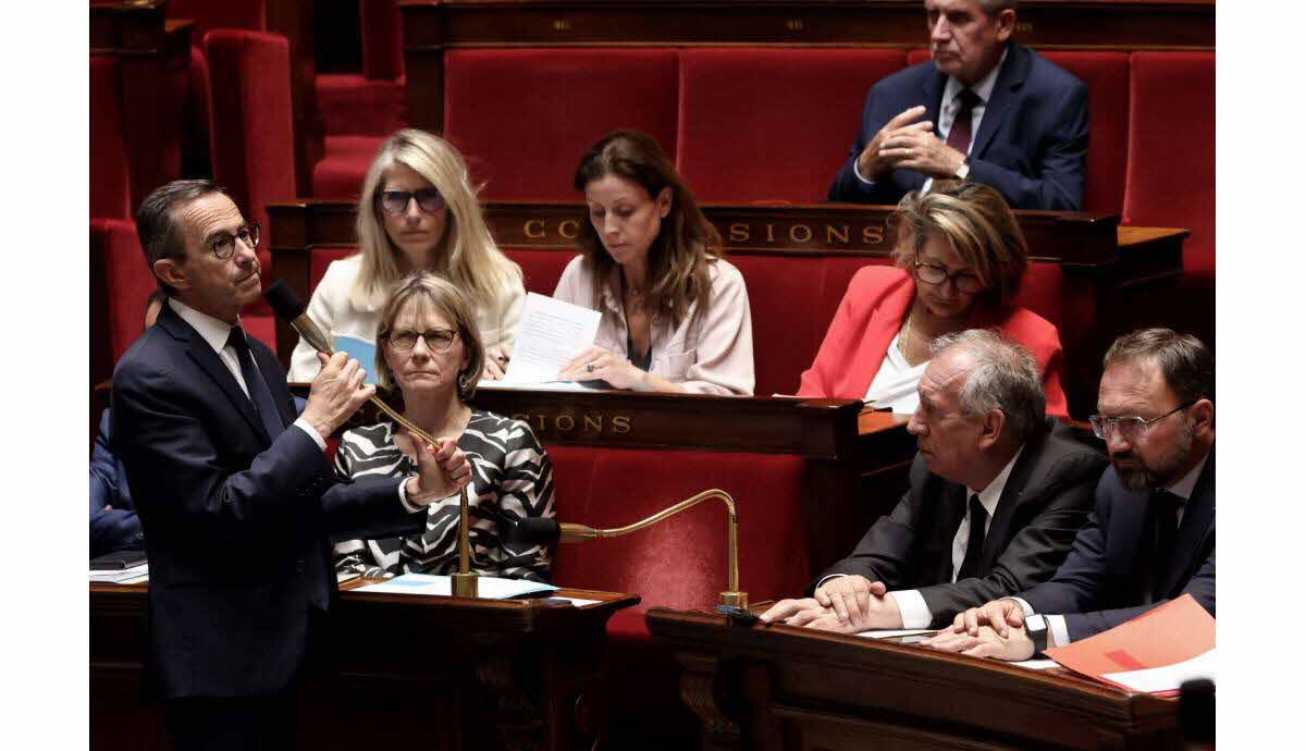 Le Parlement français votant l’allongement de la rétention des étrangers jugés dangereux