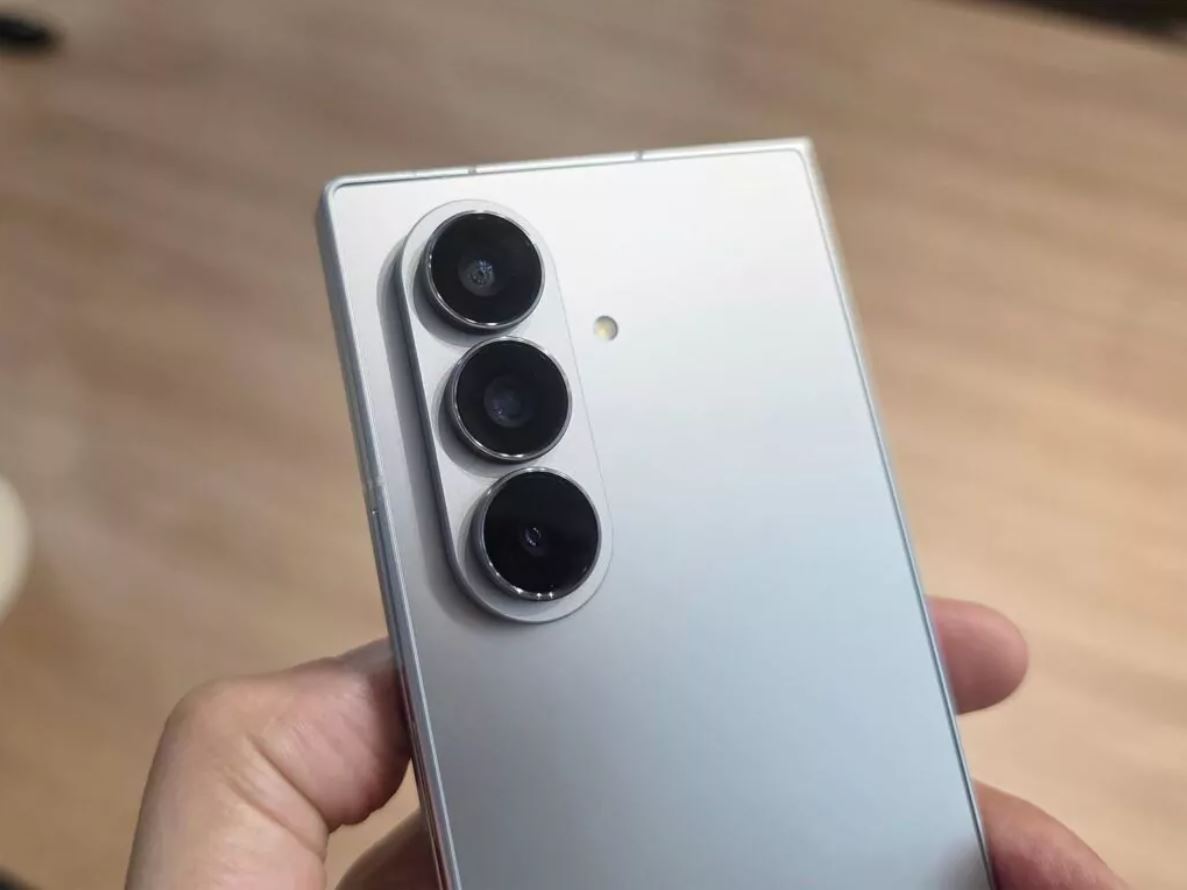 Samsung Galaxy Z Fold 7 camera