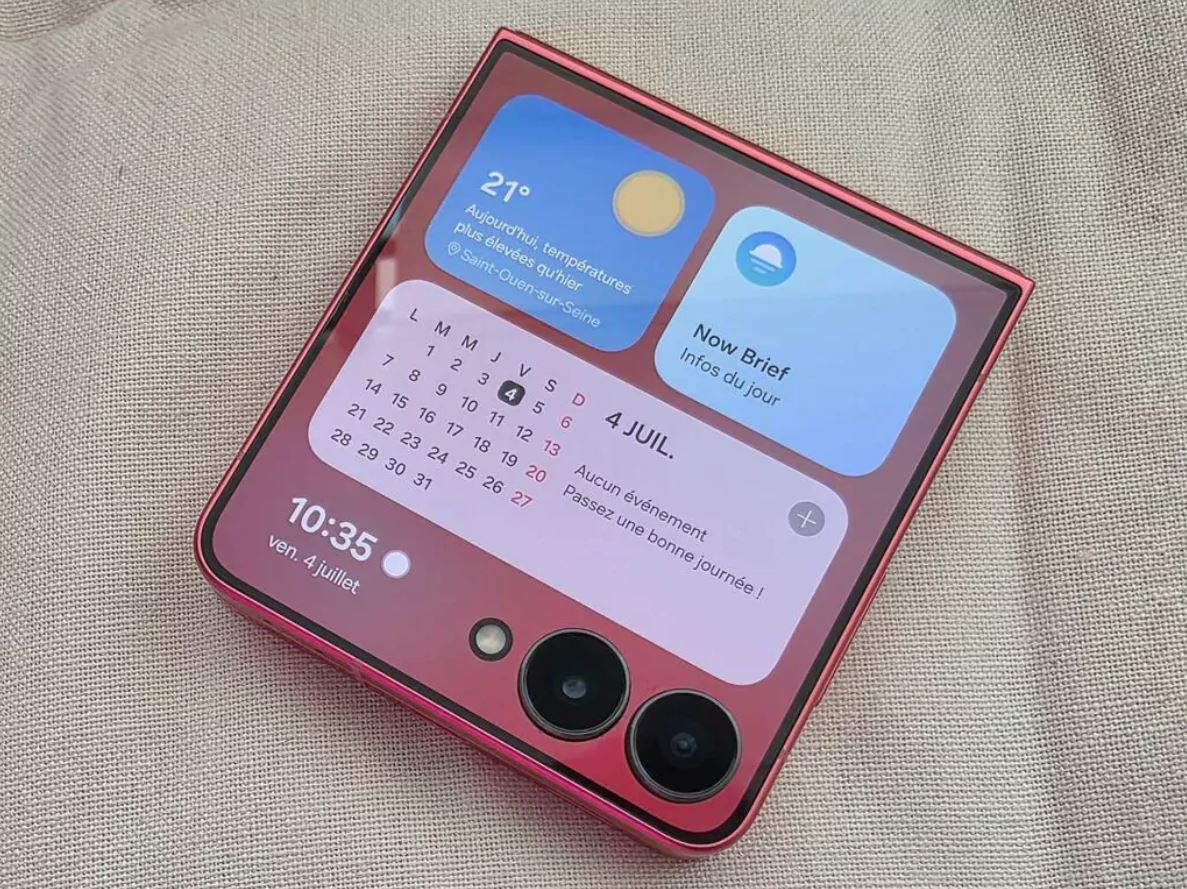 Samsung Galaxy Z Flip 7 display