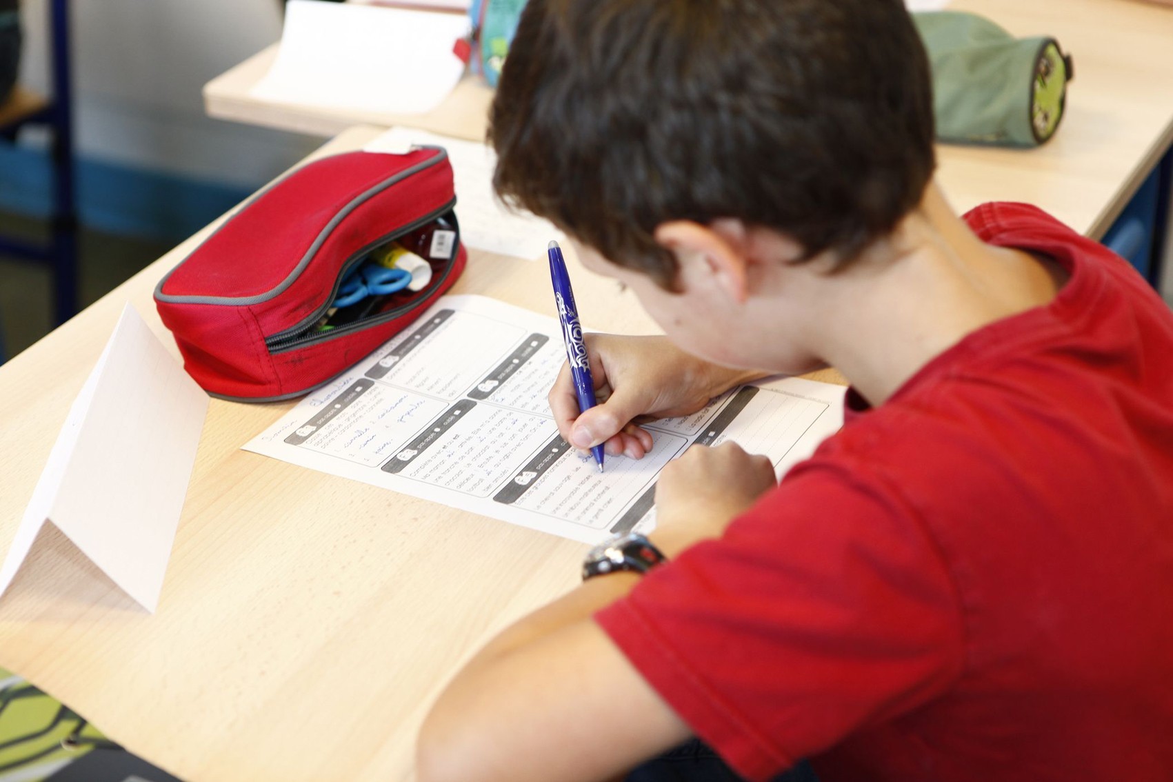 Collège français avec élèves et enseignants