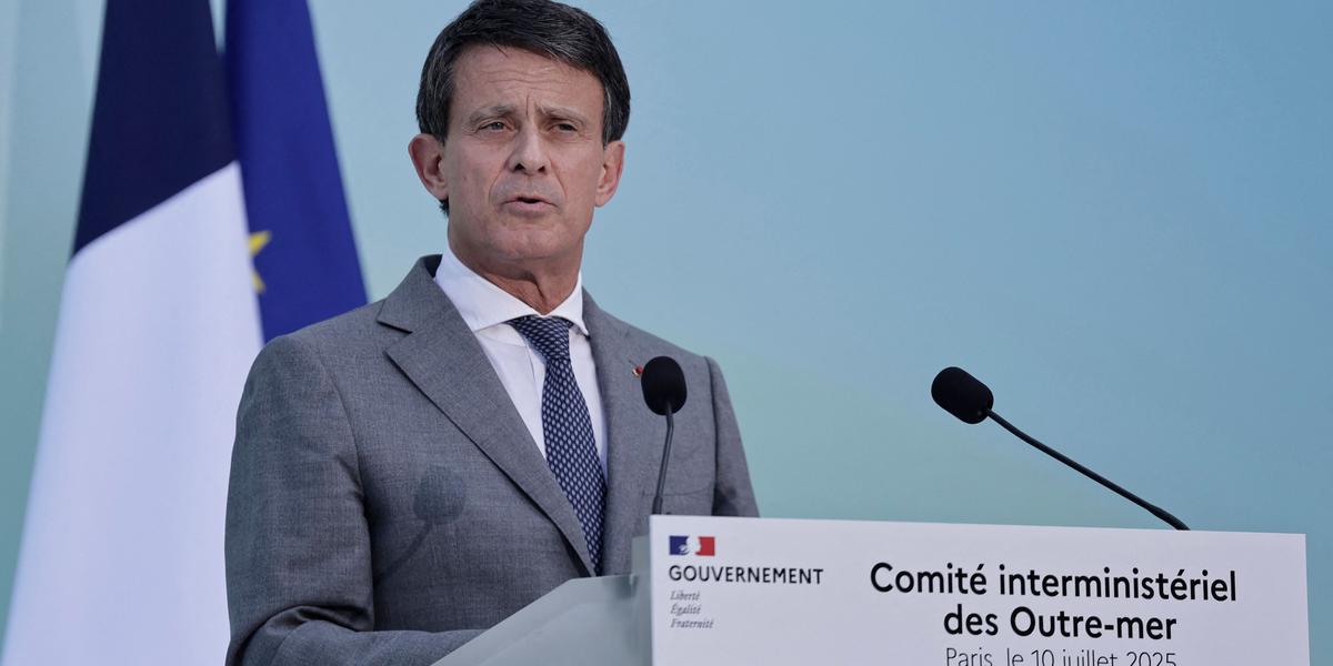 Manuel Valls lors du CIOM annonçant des mesures contre la vie chère