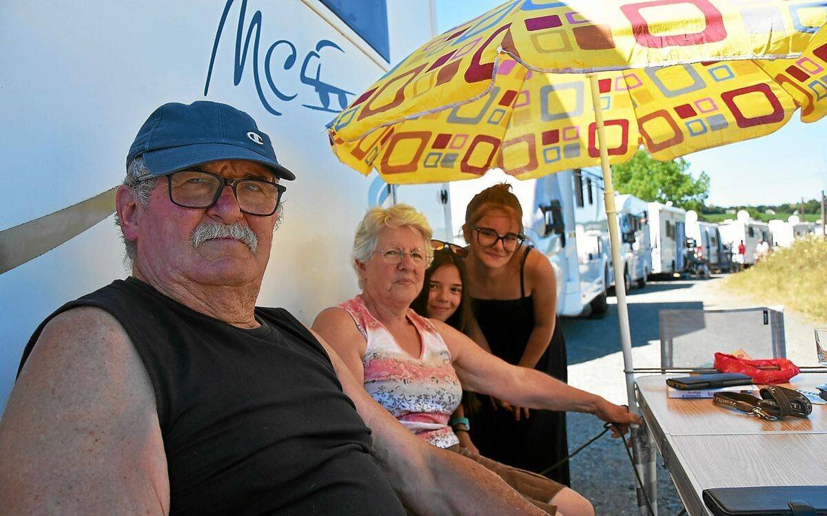 Montage et démontage des scènes lors du Festival Off à Carcassonne