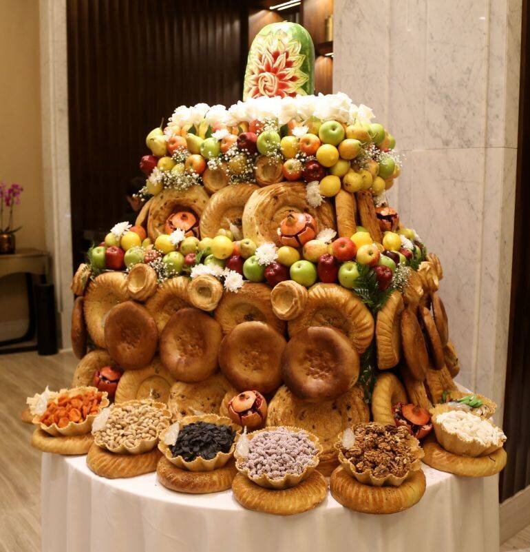 Présentation de plats traditionnels ouzbeks lors du forum