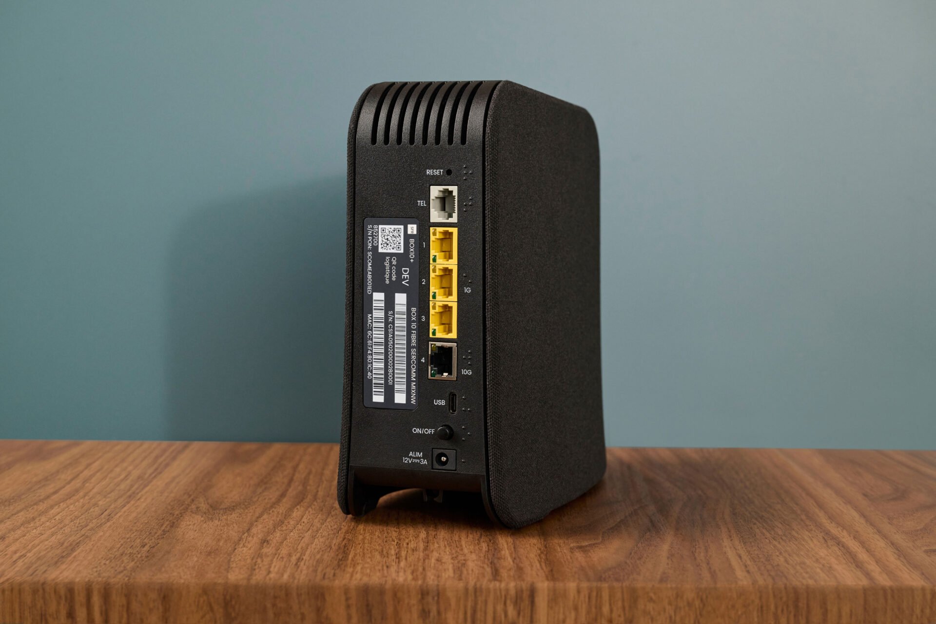 SFR Box 10+ vue de dos