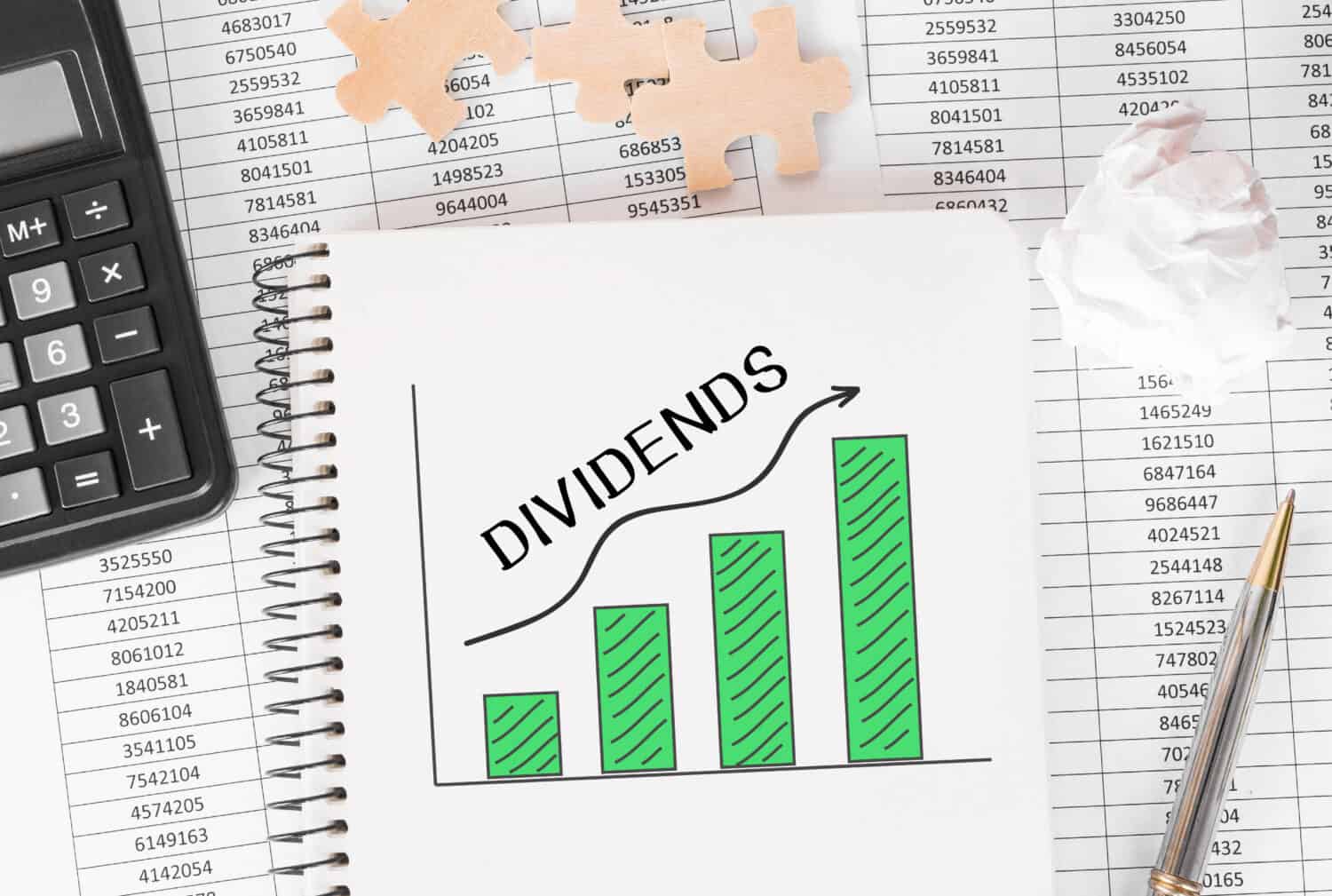 Notebook with Tools and Notes about Dividends.