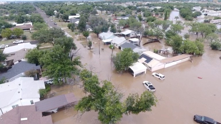 Maisons inondées le long de la rivière Guadalupe à San Angelo, Texas, États-Unis, après de fortes pluies et crues soudaines