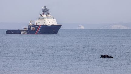 Un bateau de migrants tentant de traverser la Manche, le 14 novembre 2023. (Image d'illustration) (YANN AVRIL / BIOSGARDEN via AFP)