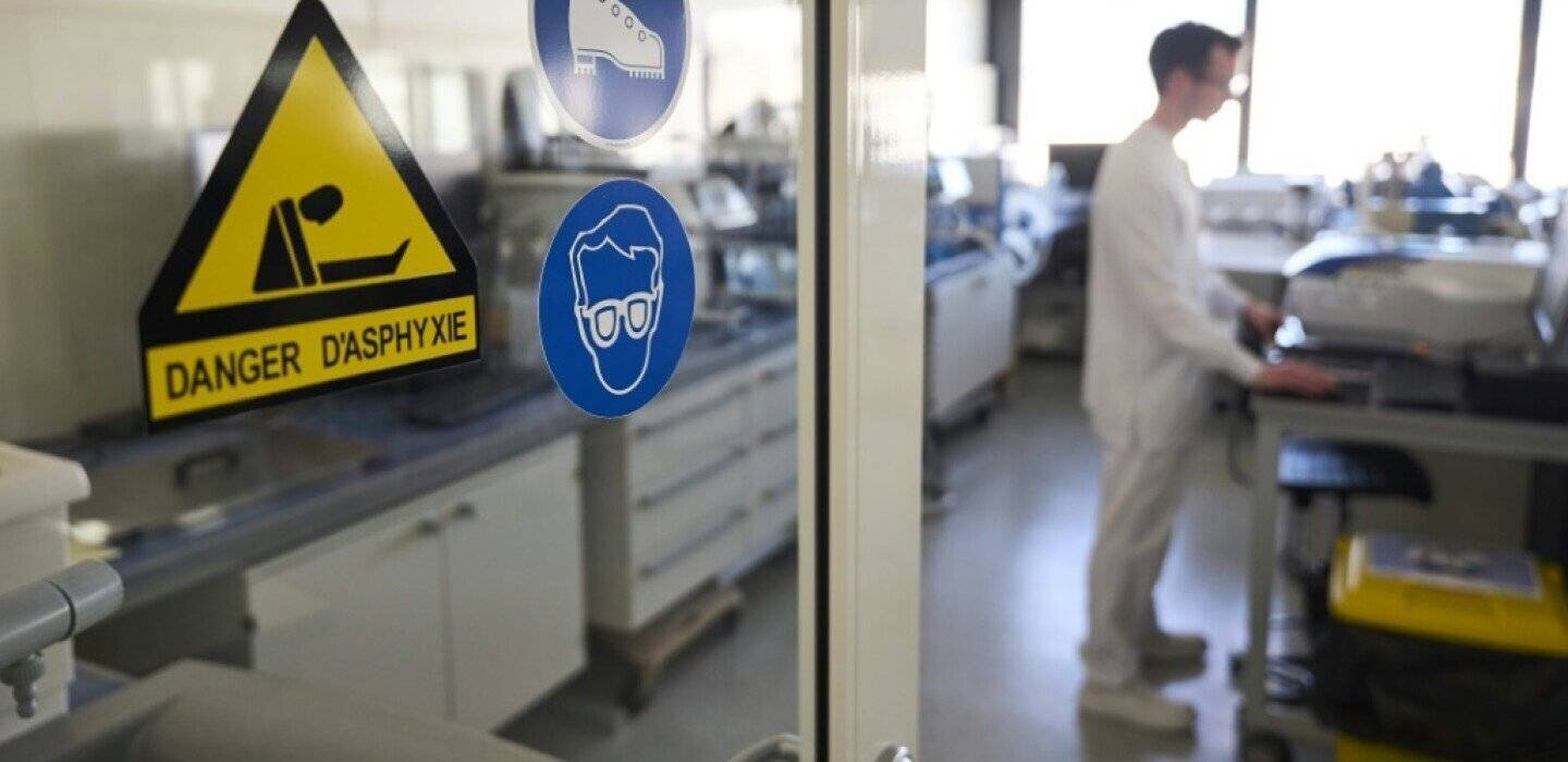 Laboratoire de détection des faux médicaments Sanofi