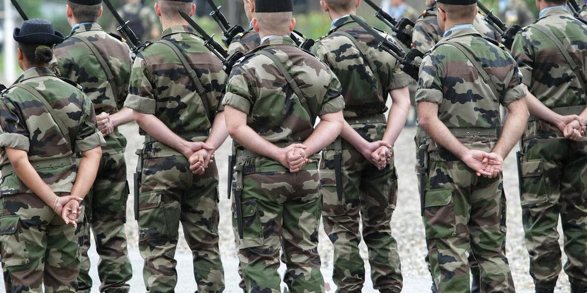 Police et forces de sécurité lors d'une intervention à Clermont-Ferrand