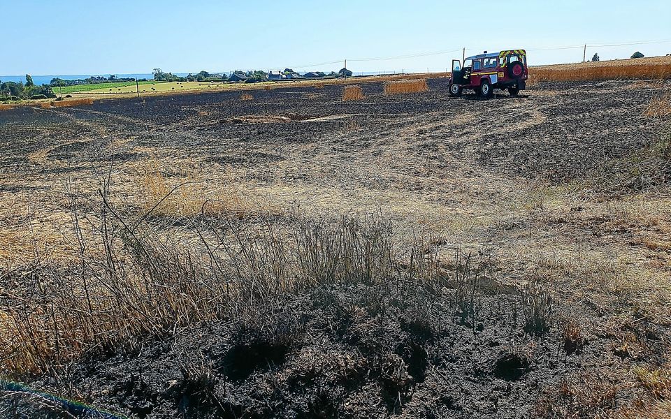 À Telgruc, un feu a pris dans un champ de blé non moissonné et a entraîné l’évacuation de dix personnes d’un hameau.