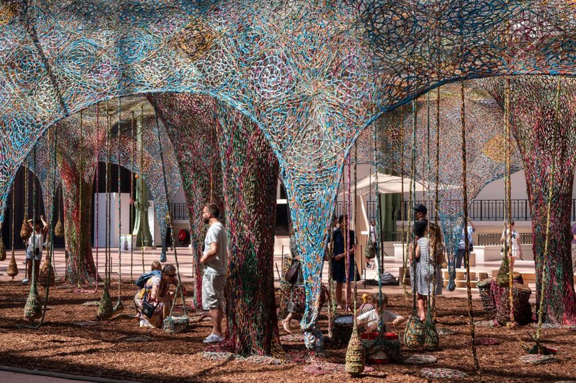 L’exposition Nosso Barco Tambor Terra d’ Ernesto Neto au Grand Palais le 2 juillet 2025.