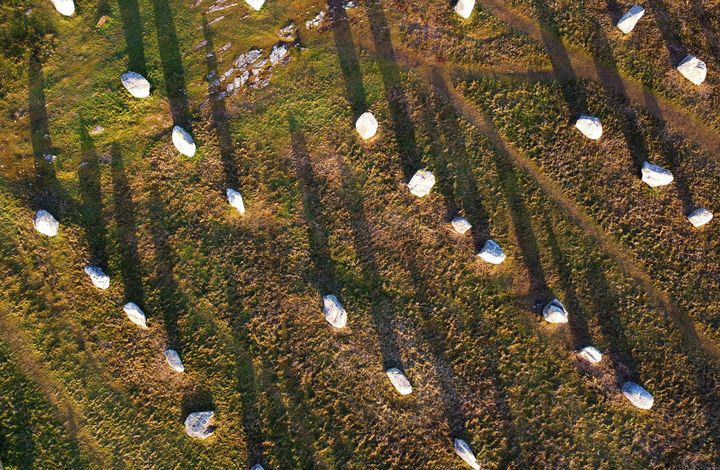Les alignements de Carnac (Morbihan), le 13 mars 2021. (ANTOINE LORGNIER / HANS LUCAS VIA AFP)