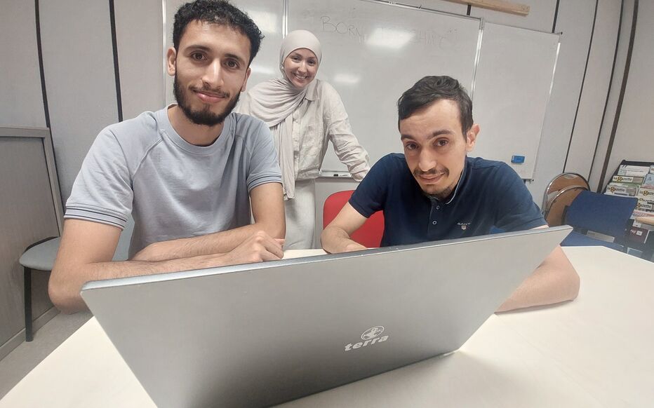 Gennevilliers (Hauts-de-Seine), le 3 juillet. Ilias, Sawsen et Abdelah ont remporté le concours KesK'IA avec leur outil Ninj’AI, destiné à lutter contre le cyberharcèlement. LP/O.B.
