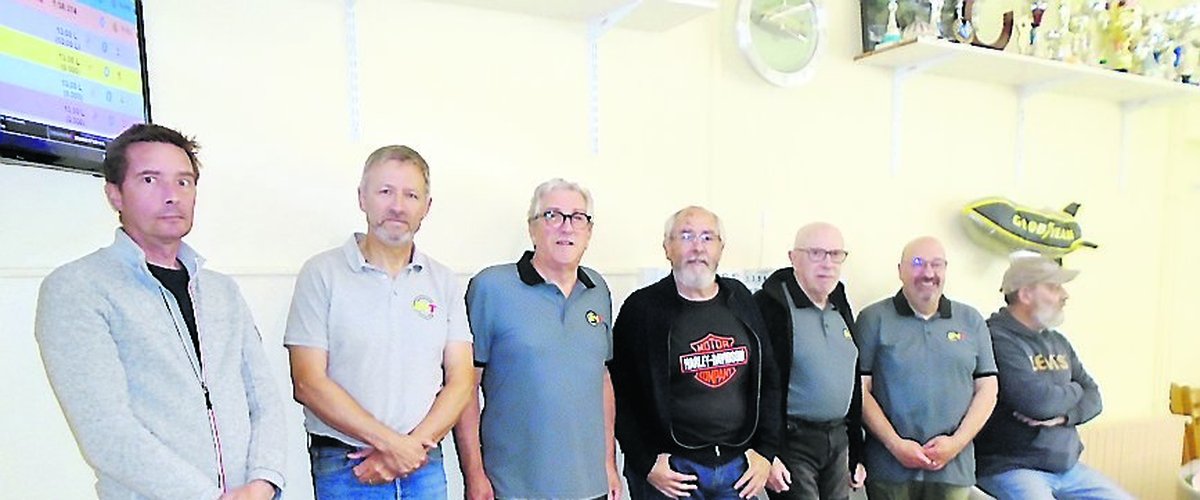 Course de voitures miniatures lors du 20e anniversaire du club Circuit 24 tarbais