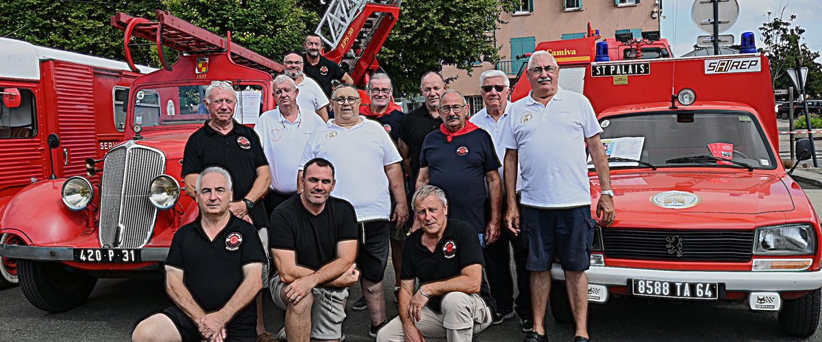 Exposition de véhicules de pompiers lors de la Fête Nationale à Vic