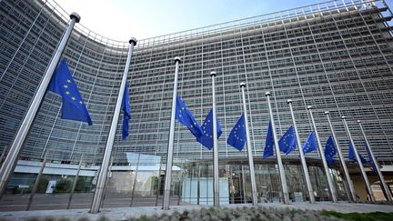 Le bâtiment de la Commission européenne à Bruxelles, en Belgique, le 11 juin 2025. (DURSUN AYDEMIR / ANADOLU / AFP)