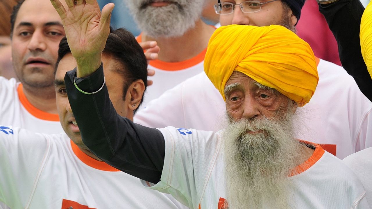 Fauja Singh lors d'une course à l'âge avancé