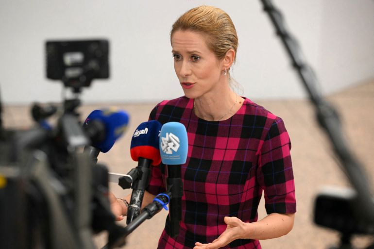 Kaja Kallas, responsable de la politique étrangère de l’Union européenne, parlant aux journalistes avant une réunion ministérielle à Bruxelles, le 14 juillet 2025