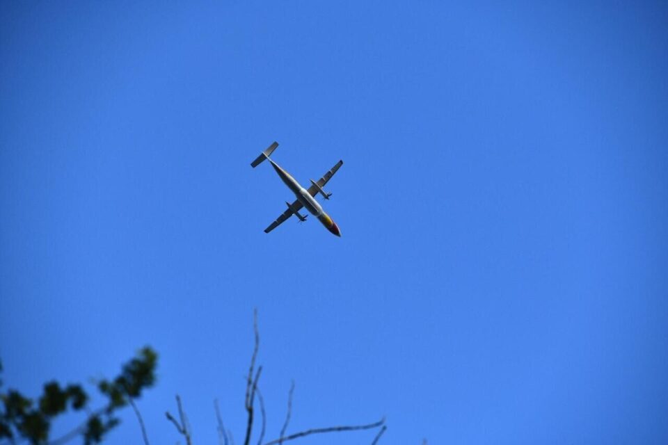 Largage d'eau sur l'incendie