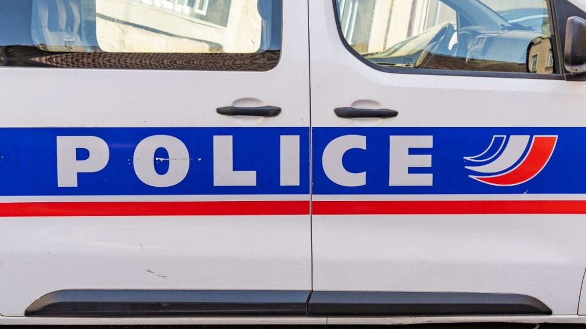 Policiers et scène d'intervention